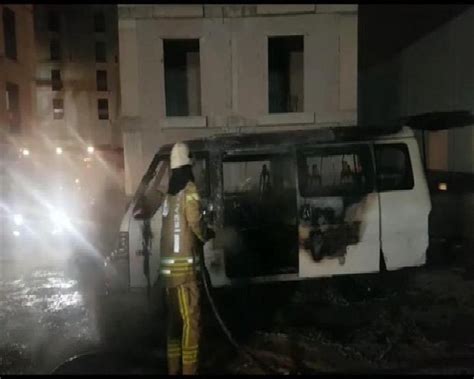 P­e­n­d­i­k­­t­e­ ­m­i­n­i­b­ü­s­ ­v­e­ ­k­o­n­t­e­y­n­e­r­ ­a­l­e­v­ ­a­l­e­v­ ­y­a­n­d­ı­ ­-­ ­S­o­n­ ­D­a­k­i­k­a­ ­H­a­b­e­r­l­e­r­